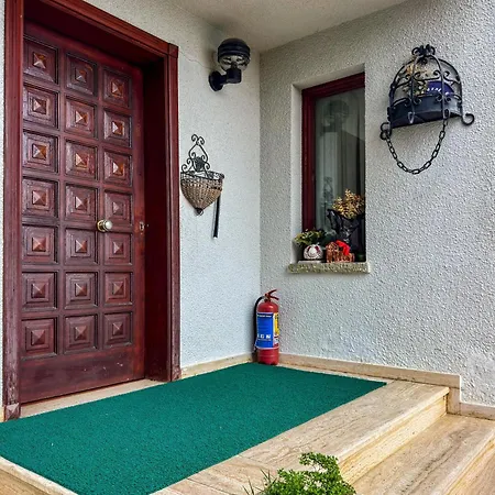 Manzara Oeduellue Bueyuek Havuzlu Premium * Dibektas