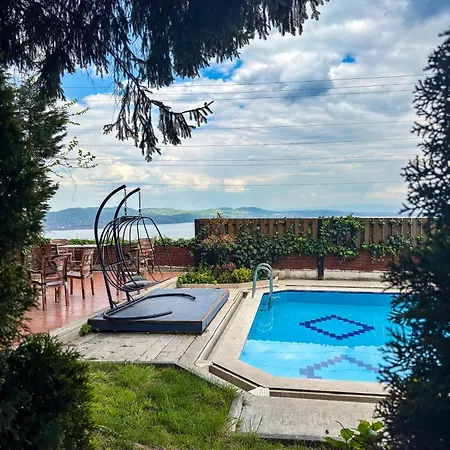 Villa Manzara Oeduellue Bueyuek Havuzlu Premium
