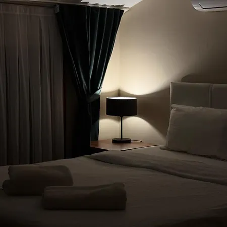 Manzara Oeduellue Bueyuek Havuzlu Premium Vila