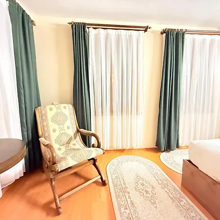 Manzara Oeduellue Bueyuek Havuzlu Premium Villa