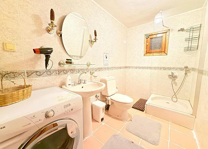 Manzara Oeduellue Bueyuek Havuzlu Premium