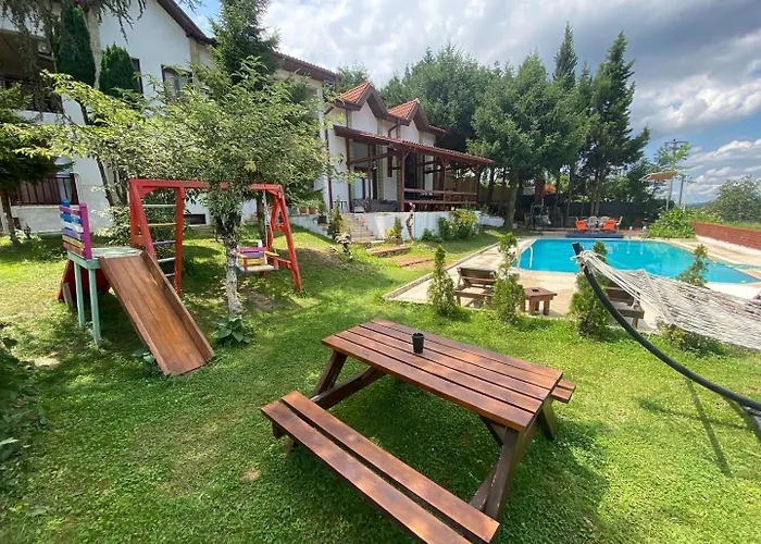 Manzara Oeduellue Bueyuek Havuzlu Premium Dibektas