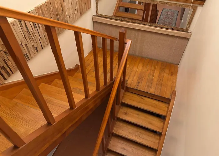 Manzara Oeduellue Bueyuek Havuzlu Premium