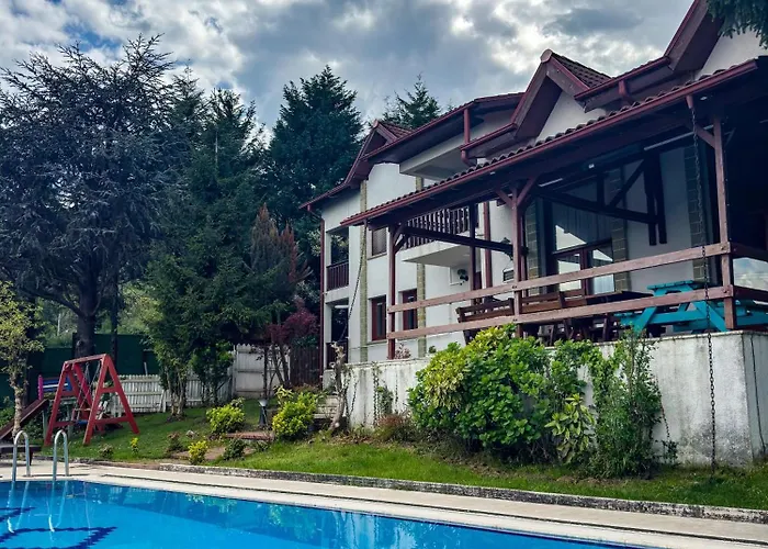 Manzara Oeduellue Bueyuek Havuzlu Premium * Dibektas