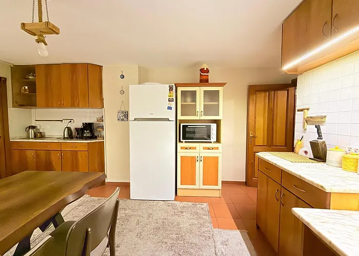 Manzara Oeduellue Bueyuek Havuzlu Premium