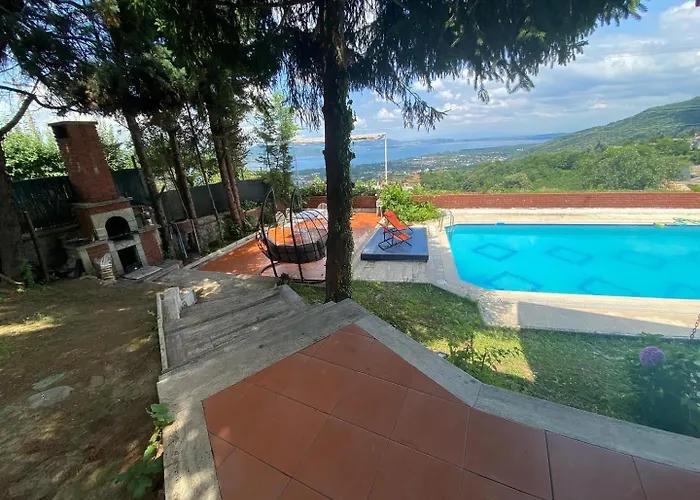 Manzara Oeduellue Bueyuek Havuzlu Premium * Dibektas