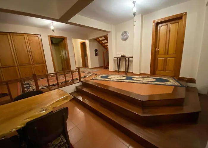 Manzara Oeduellue Bueyuek Havuzlu Premium